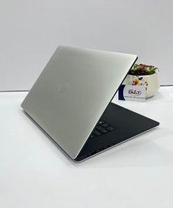 Dell XPS 15 7590-4